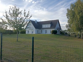 Ensemble immobilier - Maison d'habitation &amp; Plateforme Bâtiment - Idéal Artisan ou Activité Commerciale - Nassandres sur Risle (27300)