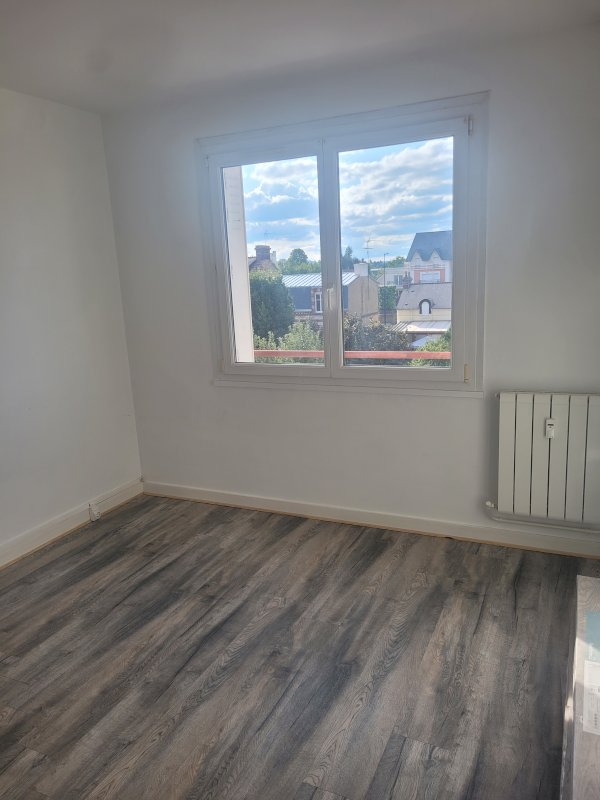 Appartement T4 de 74,58 m² - Photo 2 - Alençon