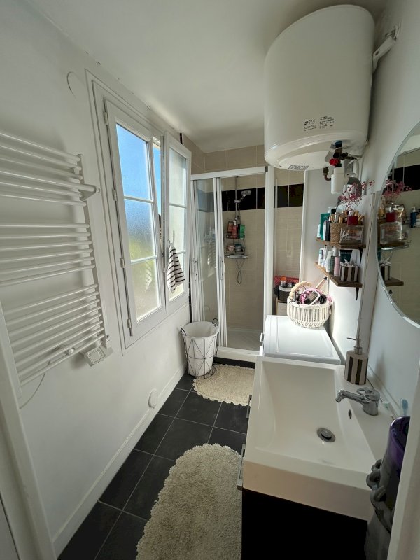 À vendre – Charmant T2 bis de 48 m² avec balcon et vue dégagée – Hypercentre de Caen - Photo 3 - Caen